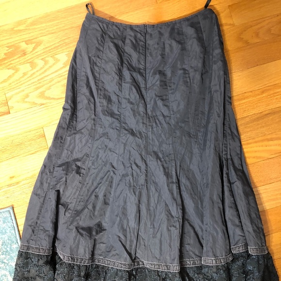 Grey romantic skirt. - Picture 2 of 11